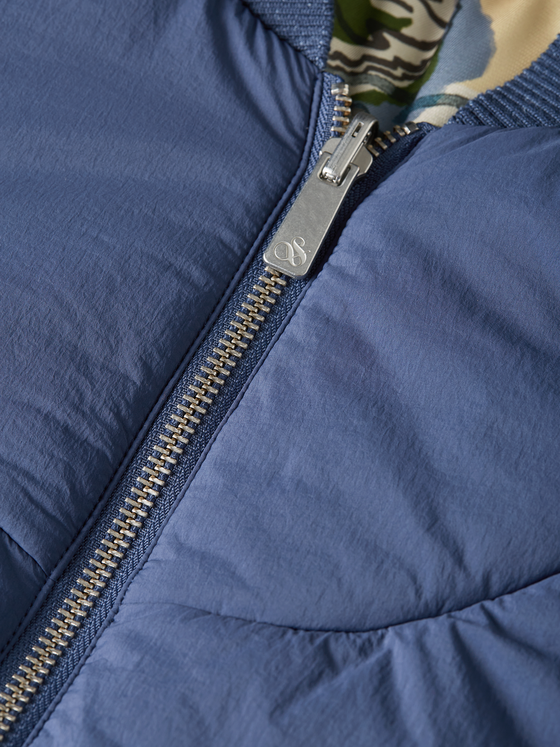 Reversible bomber jacket