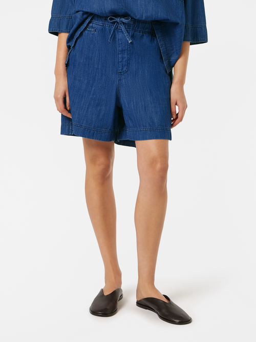 Sporty utility short in lightweight denim