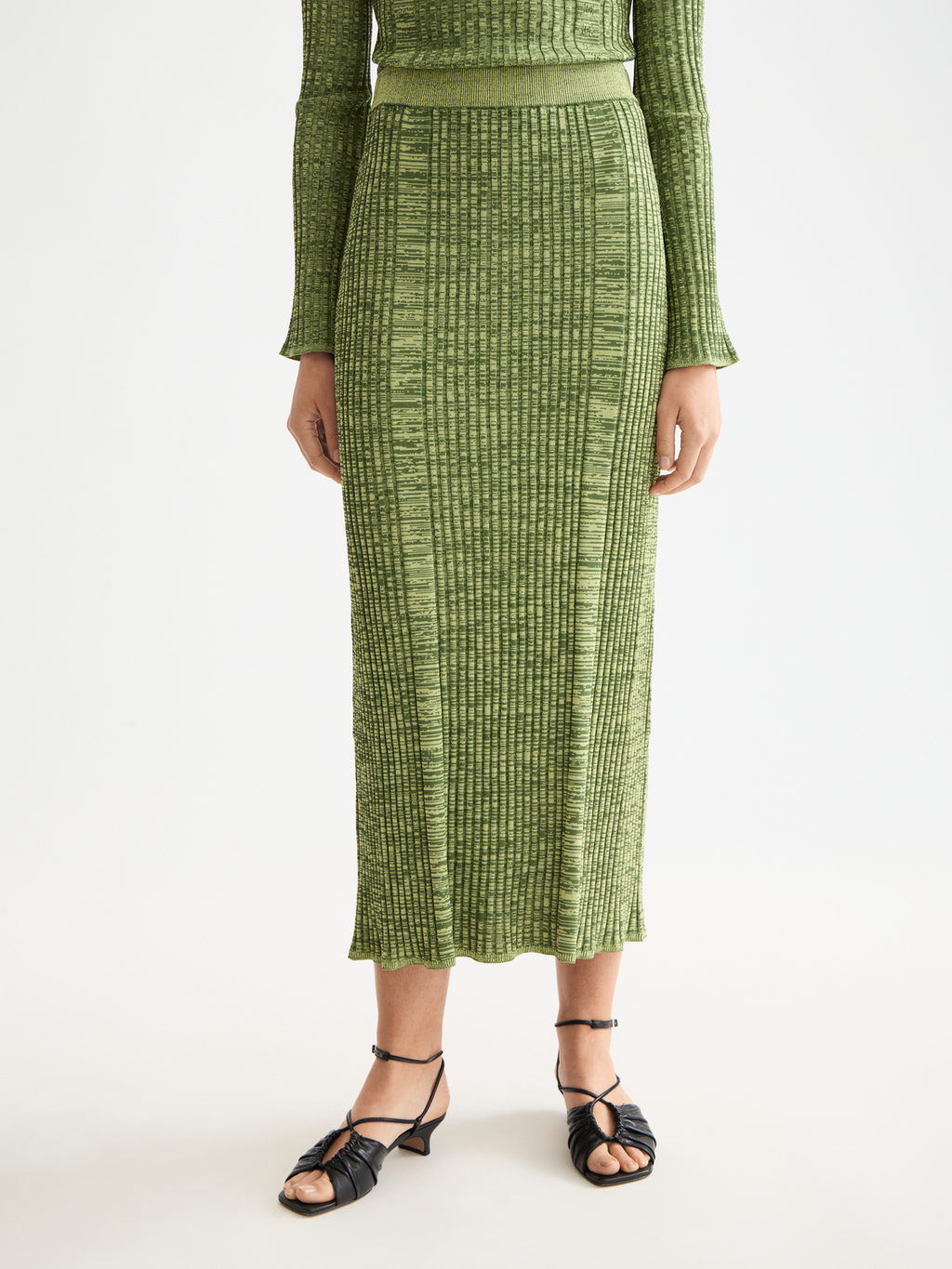 Ribbed knitted maxi skirt