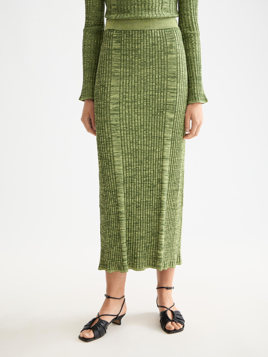 Ribbed knitted maxi skirt