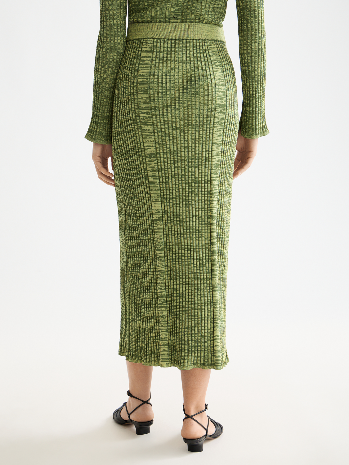 Ribbed knitted maxi skirt