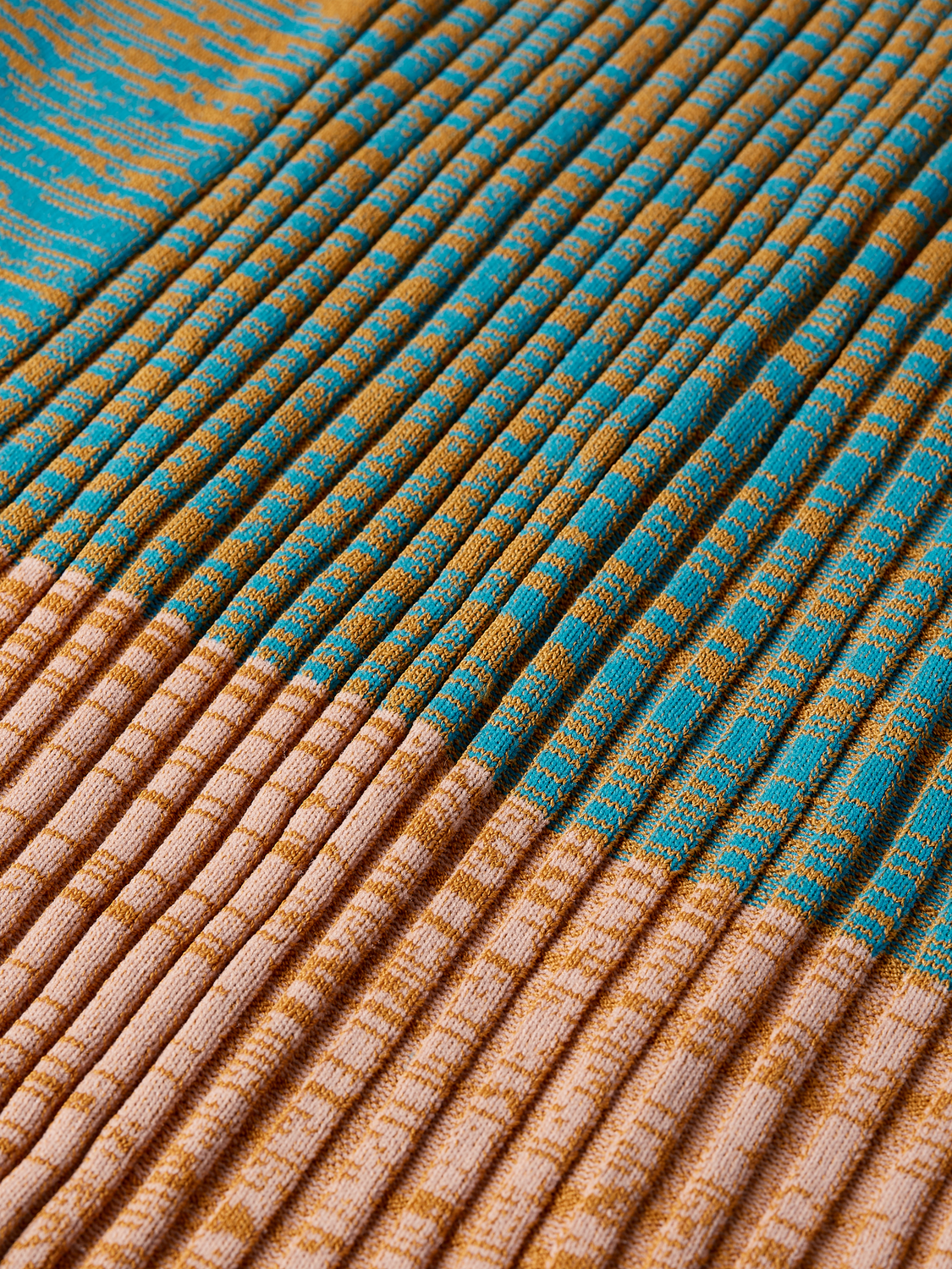 Maxi ribbed knitted skirt