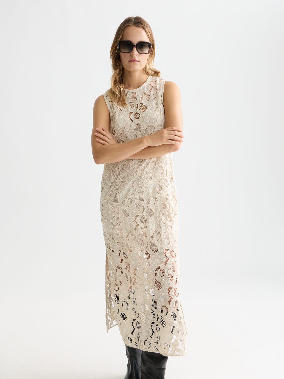 Flame embroidery midi dress