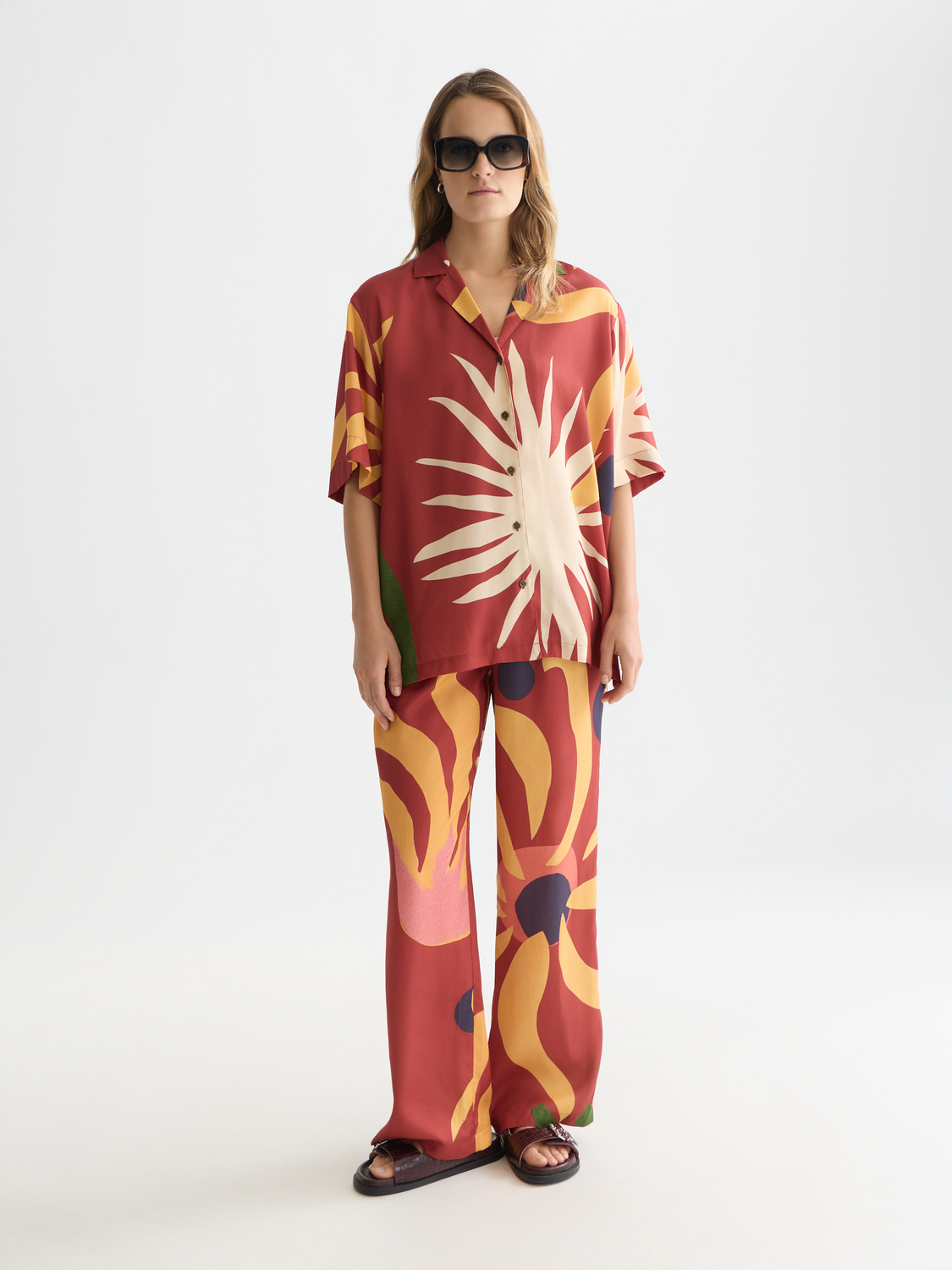 Gia - All over printed pull on pants