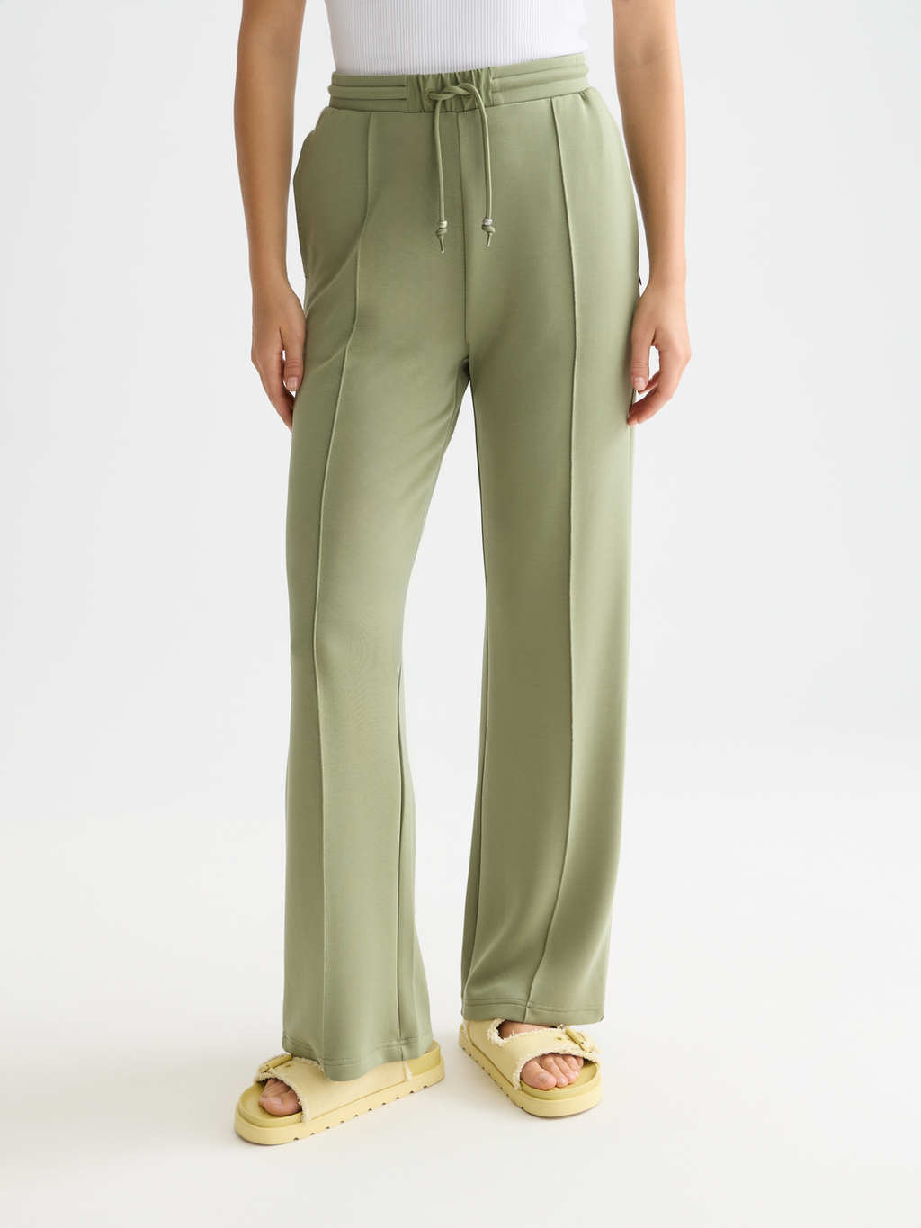 Tencel pleated sweatpants