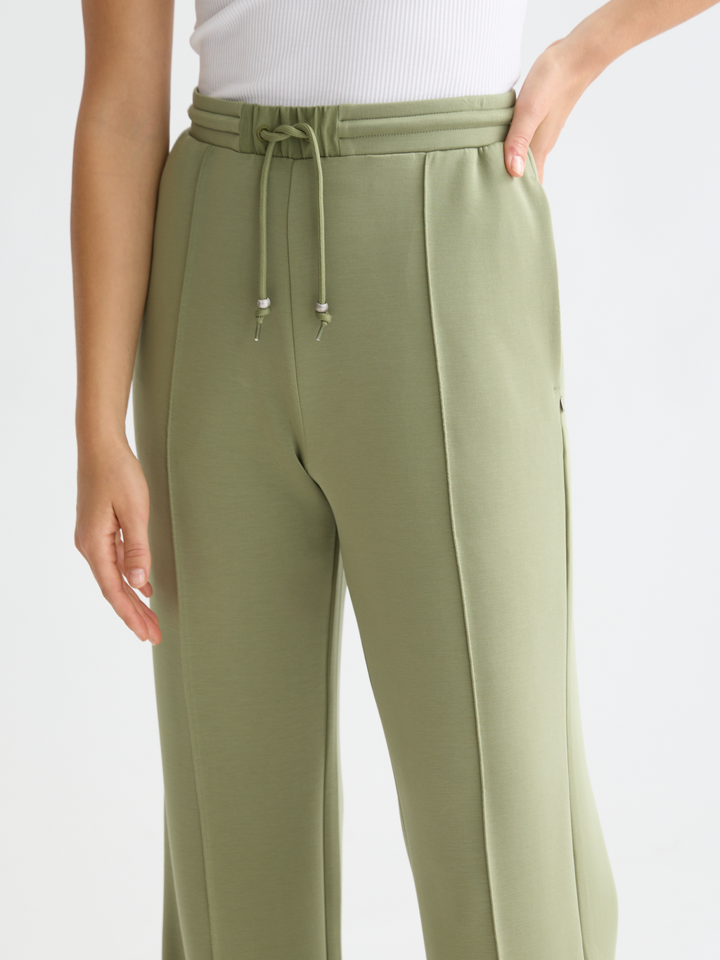 Tencel pleated sweatpants