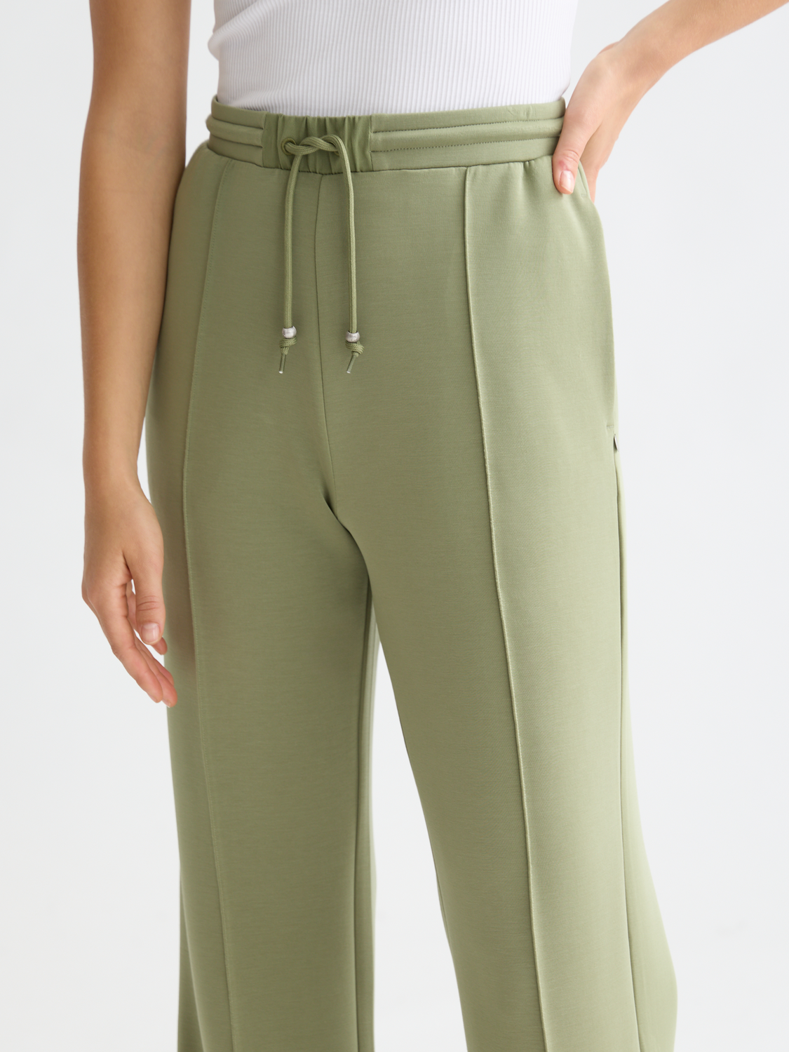 Tencel pleated sweatpants