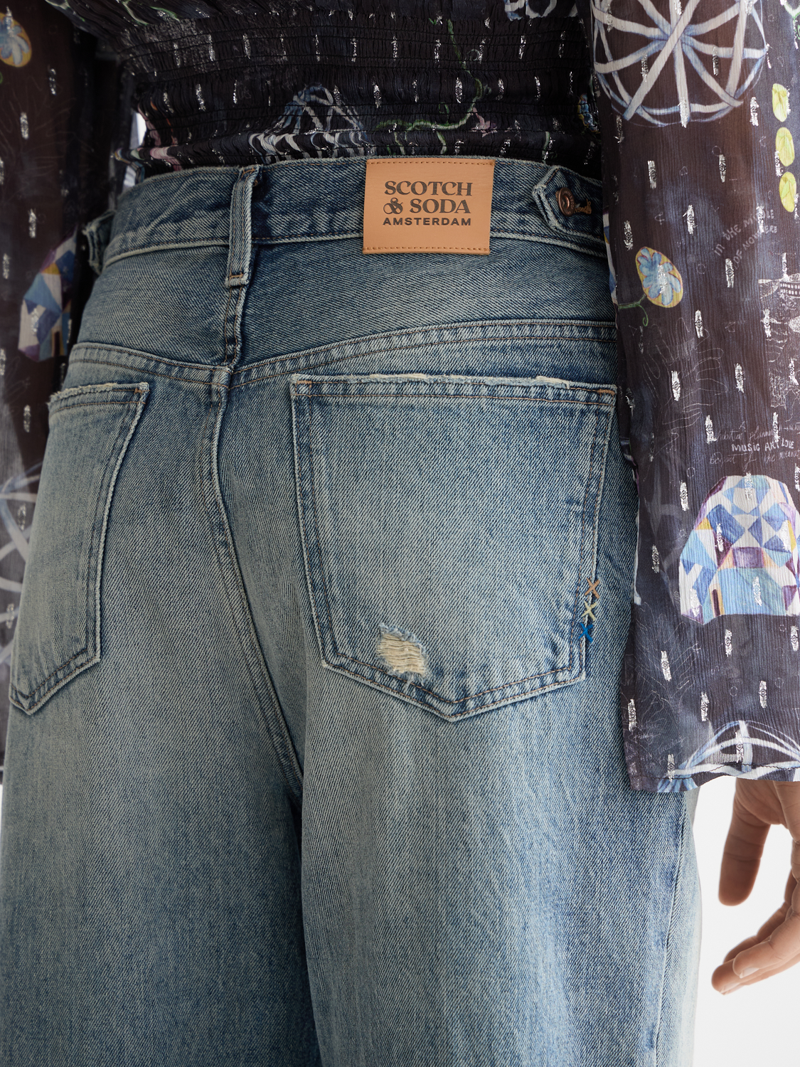 The Deep loose denim