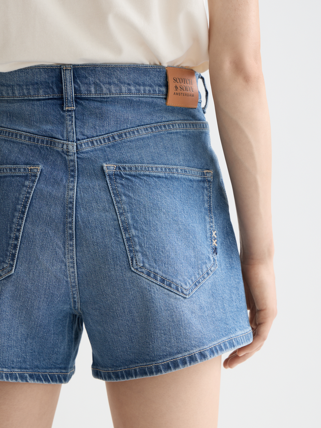 Essentials The Ray denim short