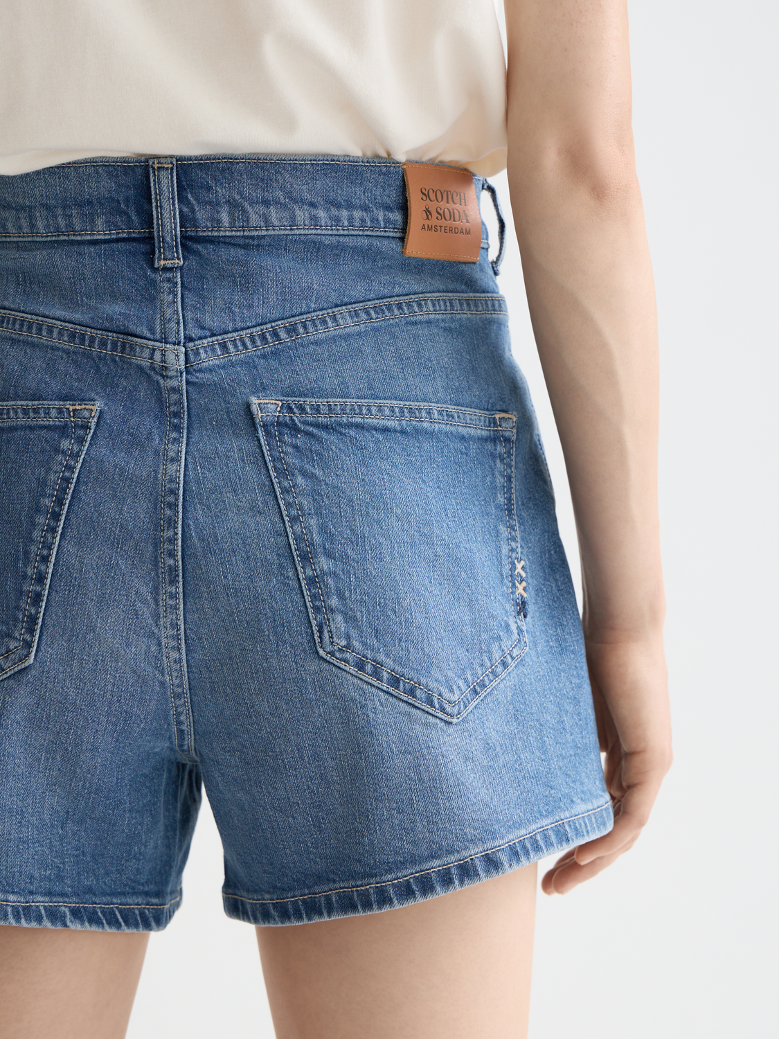 Essentials The Ray denim short