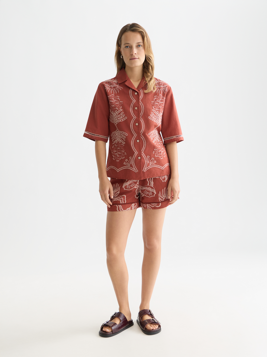 Embroidered linen blend shorts